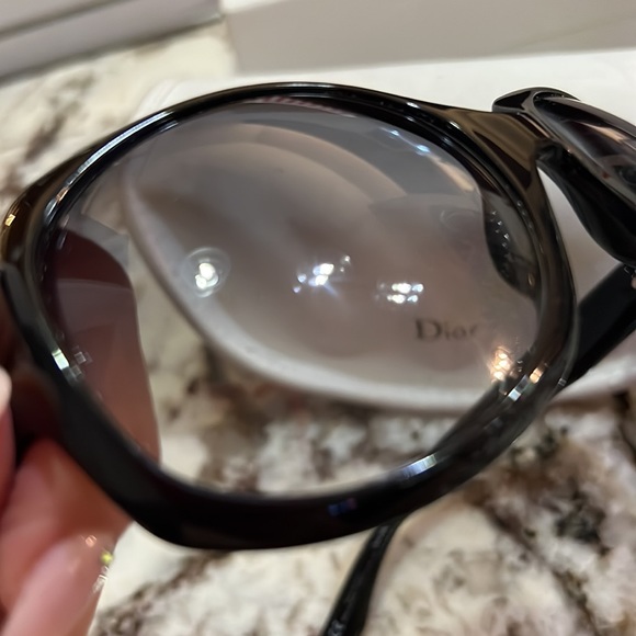 Preloved oversized dior sunglasses - Picture 3 of 7